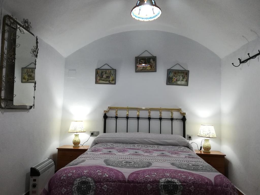 Postel nebo postele na pokoji v ubytování Cueva Tradicional El capricho