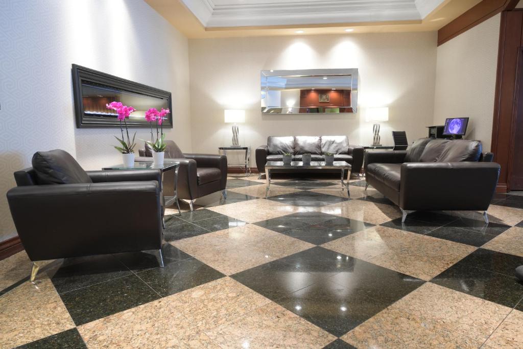TV a/nebo společenská místnost v ubytování Hotel Universel Montréal