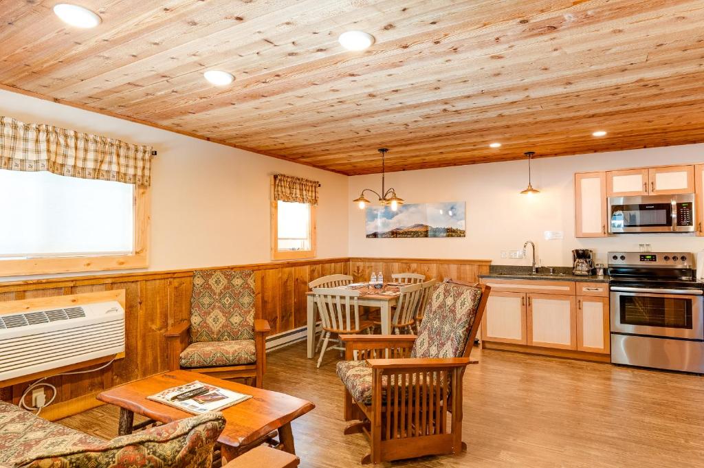 Kuchyň nebo kuchyňský kout v ubytování Cobble Mountain Lodge
