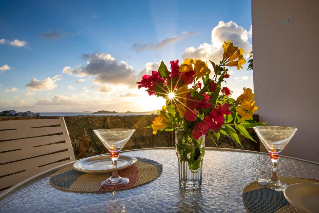 Secret Harbour Beach Resort - Hillside King Studio