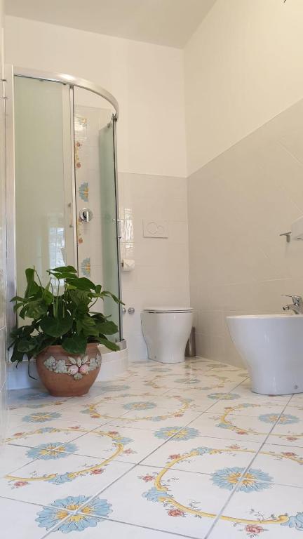 A bathroom at Filù Rooms Paradise Tower