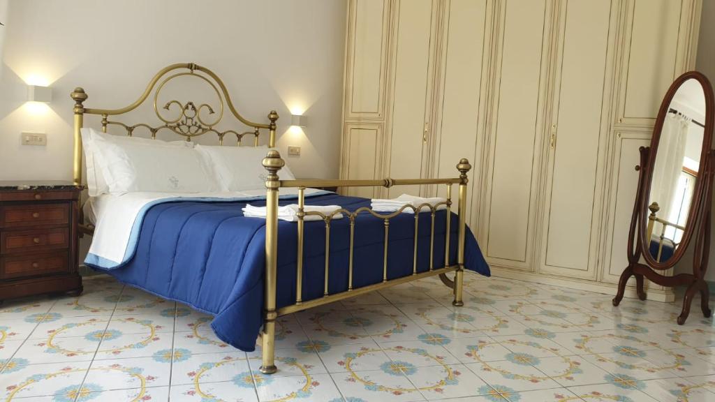 A bed or beds in a room at Filù Rooms Paradise Tower
