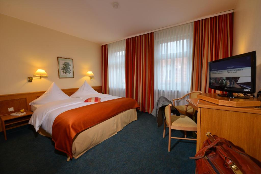 TV a/nebo společenská místnost v ubytování City Partner Hotel Holländer Hof