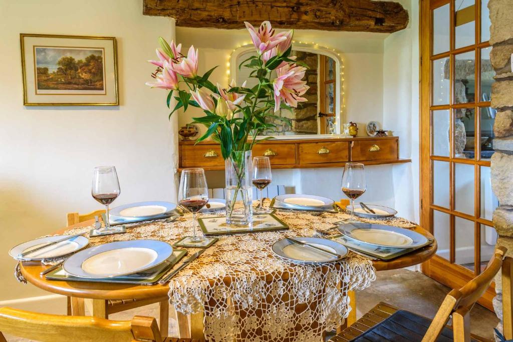 Westside Cottage, Newby, Clapham, Yorkshire Dales National Park, Famous Three Peaks, Near The Lake District, Pets are Welcome - Casa De Dos Dormitorios