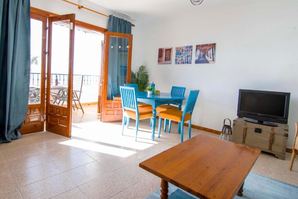 Televízia a/alebo spoločenská miestnosť v ubytovaní Letmalaga Cremades Seaside