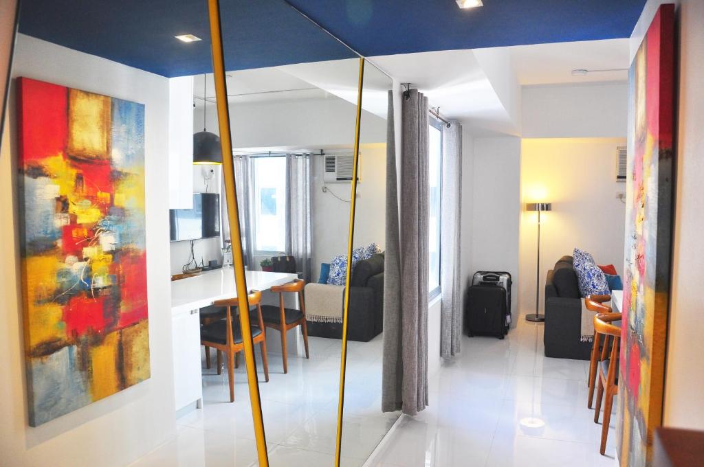 Avida Towers Centera, One Bedroom Suite c/w Wifi & NETFLIX