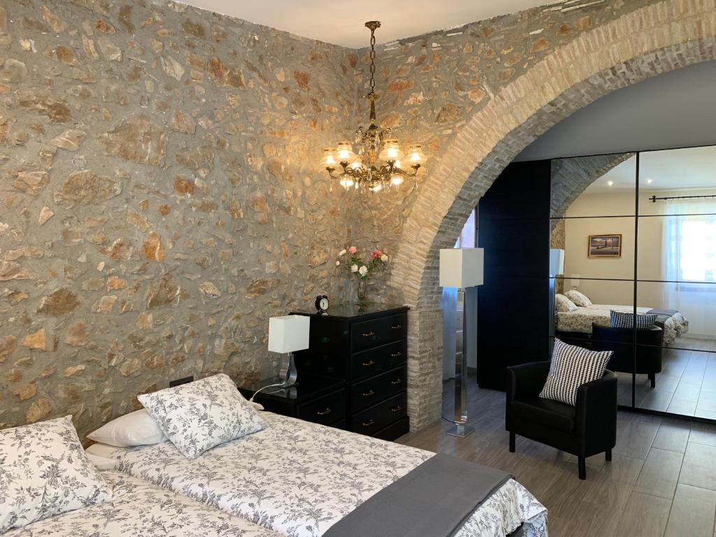 Posteľ alebo postele v izbe v ubytovaní PINTOR MASSANET - Casa de piedra adaptada en LEscala