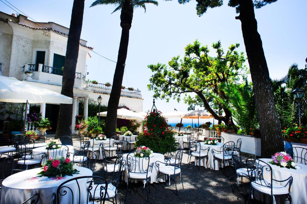Restaurace v ubytování Grande Albergo Miramare