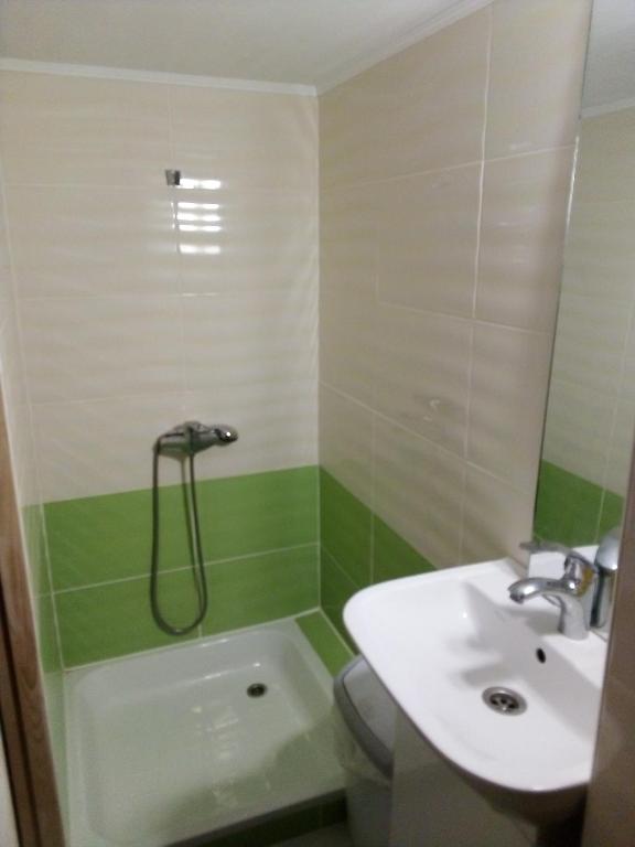 Koupelna v ubytování Pershyy Hostel u Cherkasah