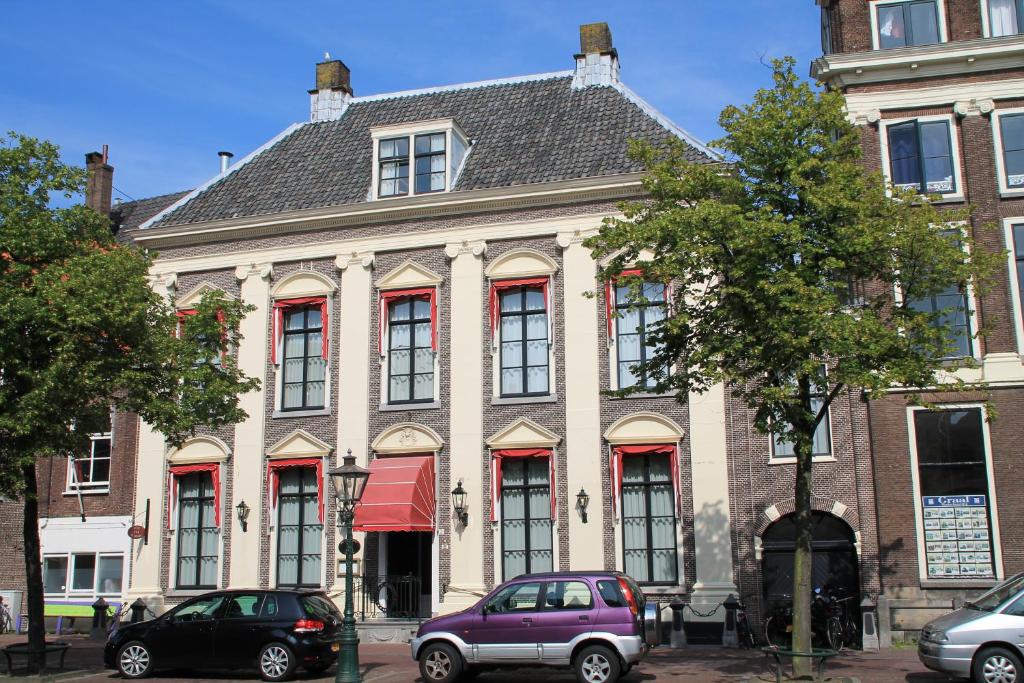 a car parked in front of a large building at De Doelen in Leiden