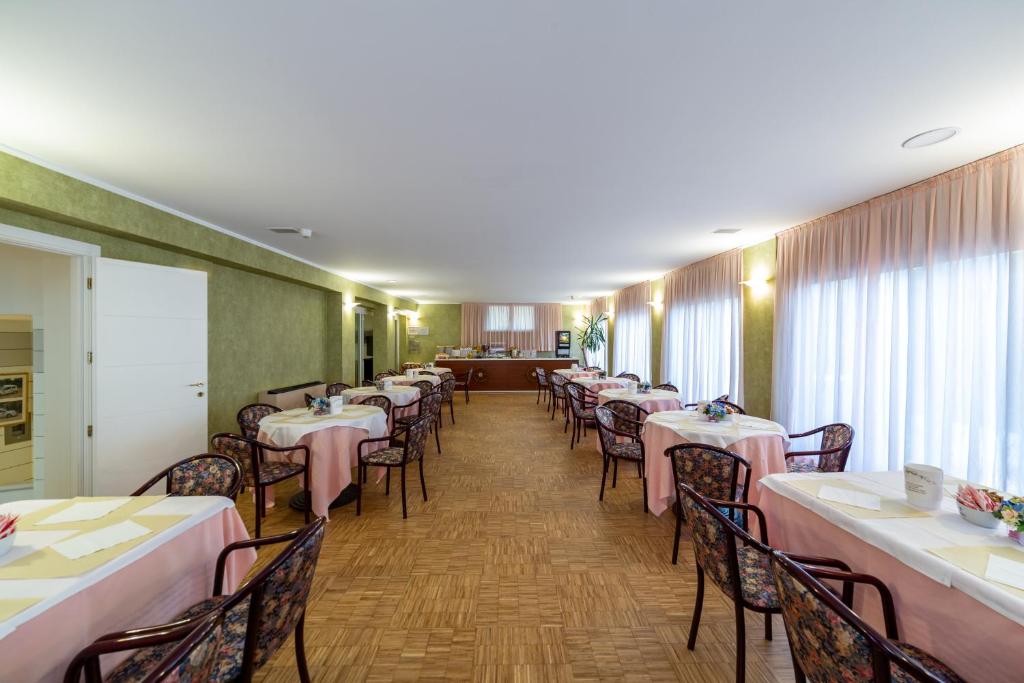 Restaurace v ubytování Hotel Corallo