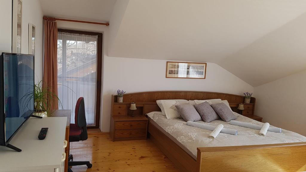LA CASSA - Deluxe King Room