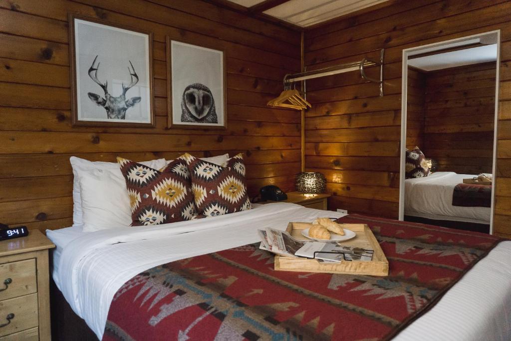 Postel nebo postele na pokoji v ubytování Snow Valley Lodging