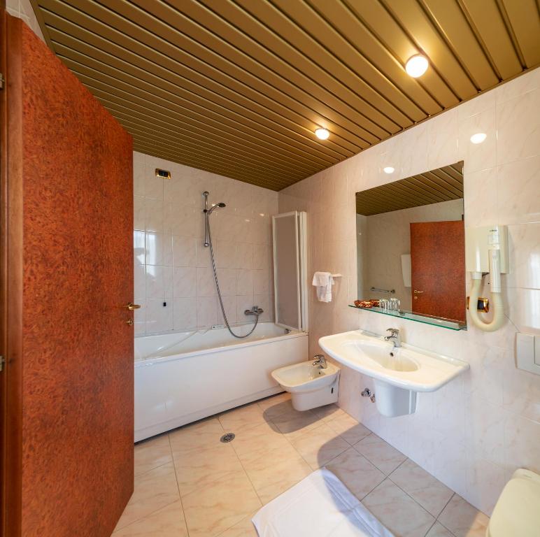 Koupelna v ubytování Hotel Corallo