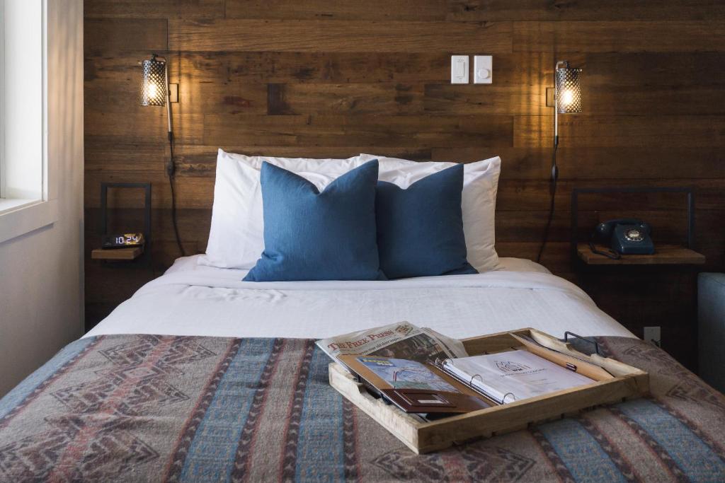 Postel nebo postele na pokoji v ubytování Snow Valley Lodging