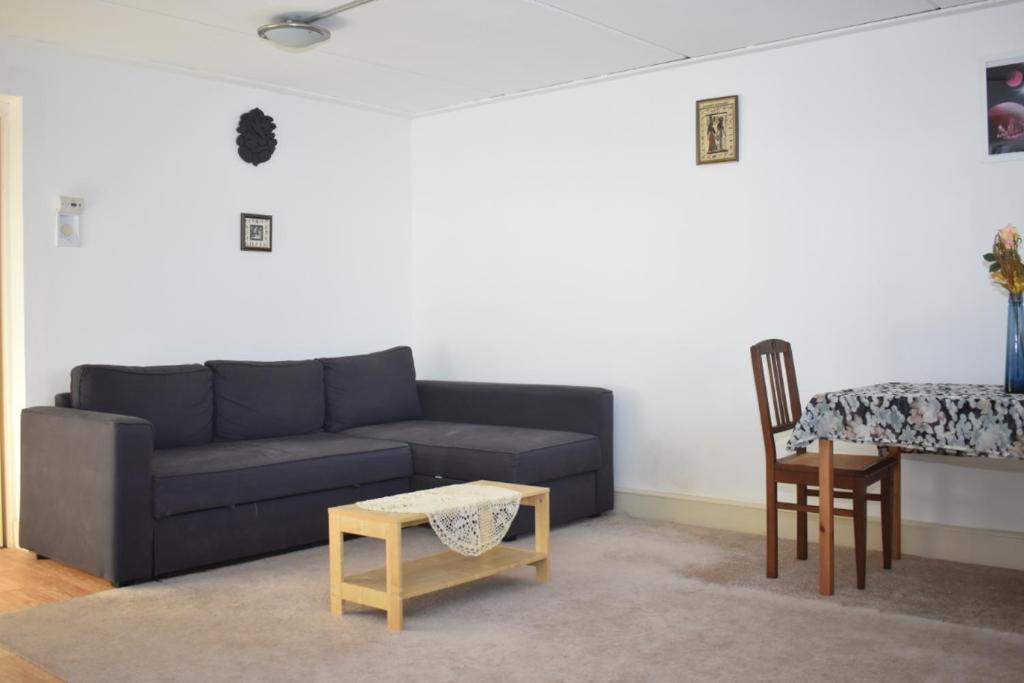 Peffermill Road - Delightfully modern two bedroom apt near Arthurs Seat