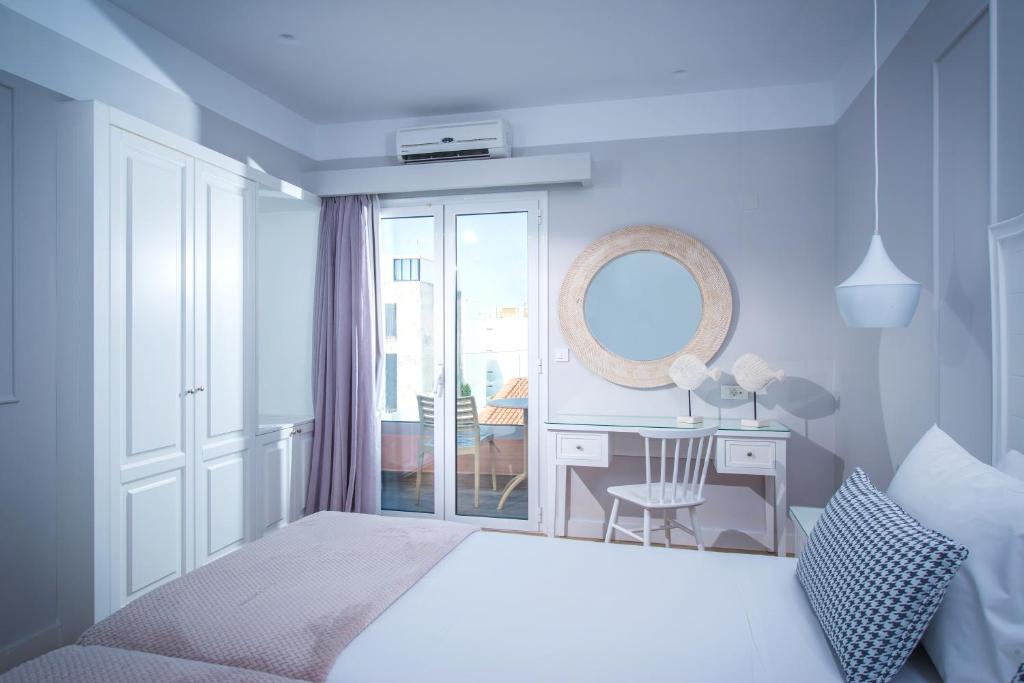 Postel nebo postele na pokoji v ubytování Mari Kristin Beach Hotel