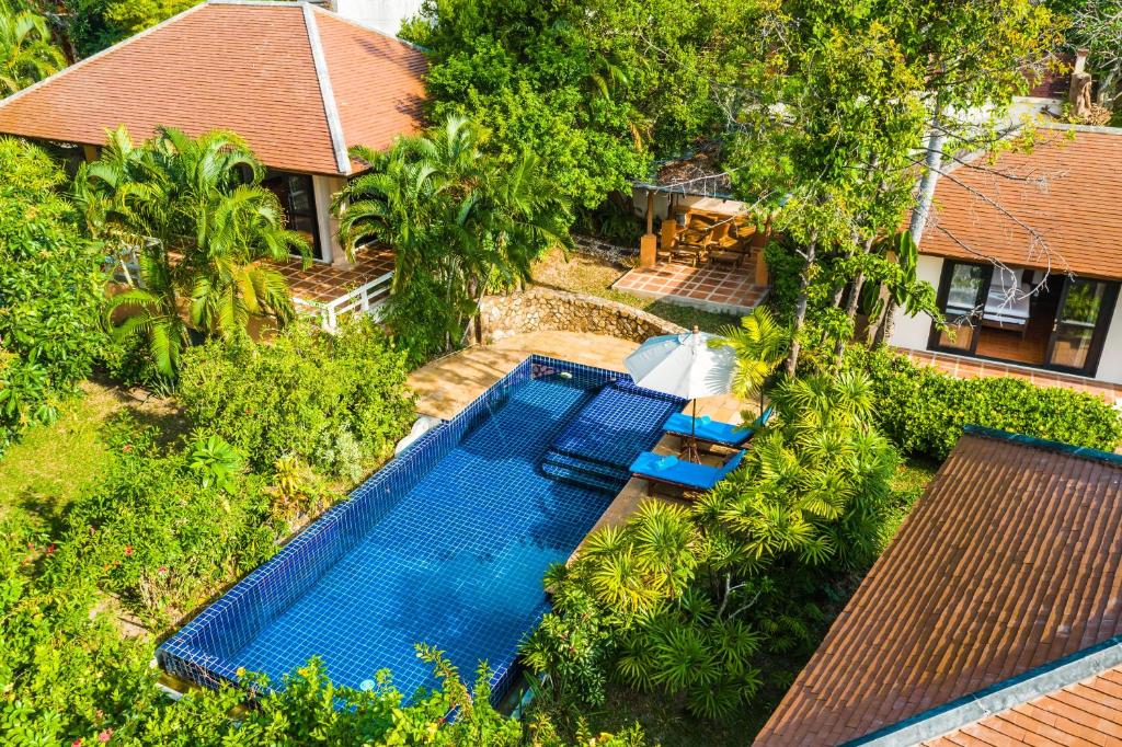an aerial view of a swimming pool in front of a house at Villa Yao Yai in Choeng Mon Beach