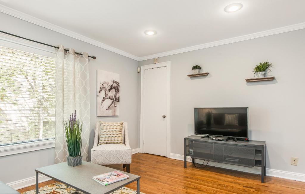Amazing Midtown Atlanta Location by Piedmont Park Beltline Ponce City Market - One-Bedroom Apartment