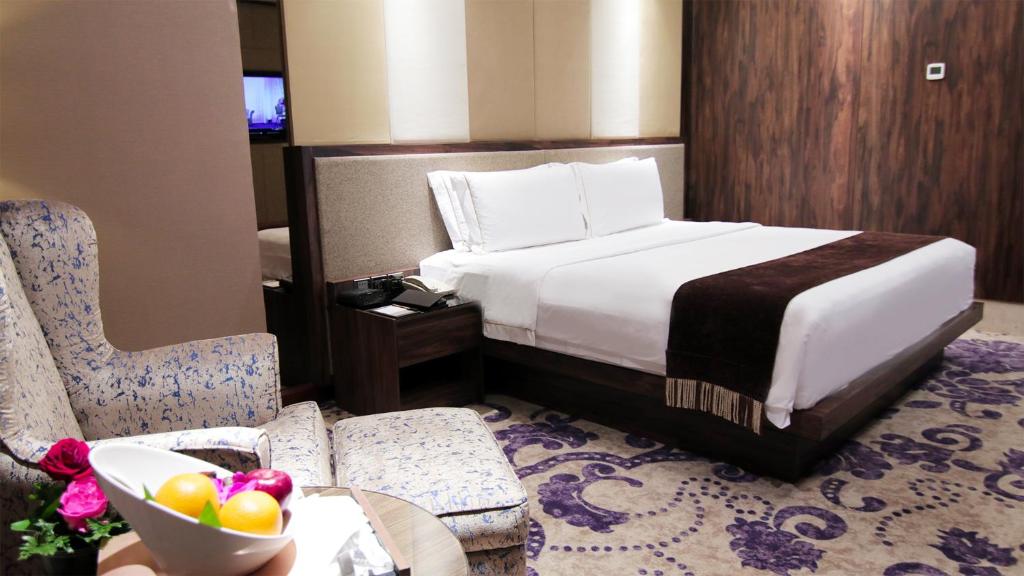 Postel nebo postele na pokoji v ubytování The Arista Hotel Palembang