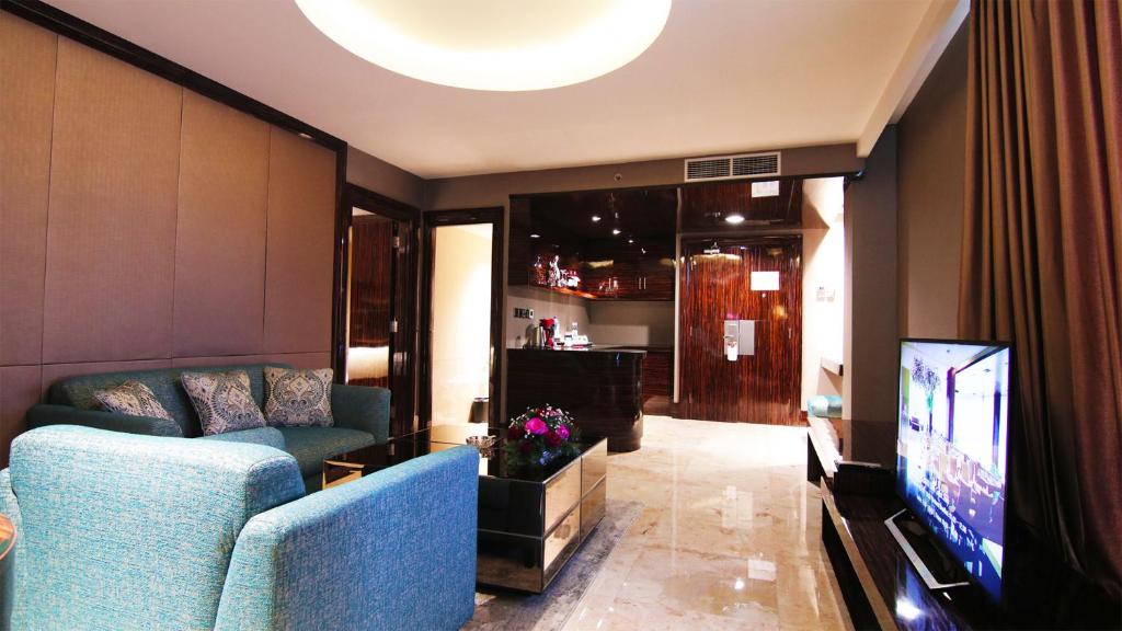 TV a/nebo společenská místnost v ubytování The Arista Hotel Palembang