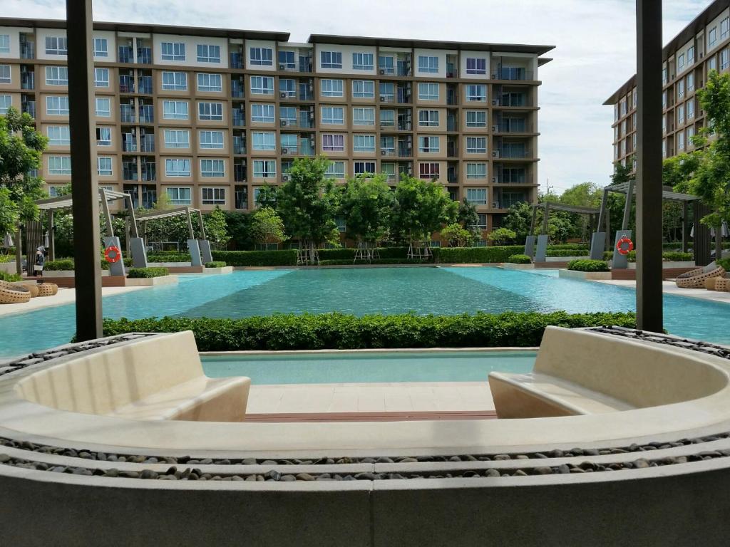 Kolam renang di atau dekat dengan Baan Thew Lom by Meaw