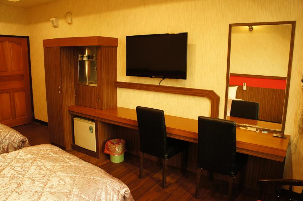 TV a/nebo společenská místnost v ubytování Paris Motel