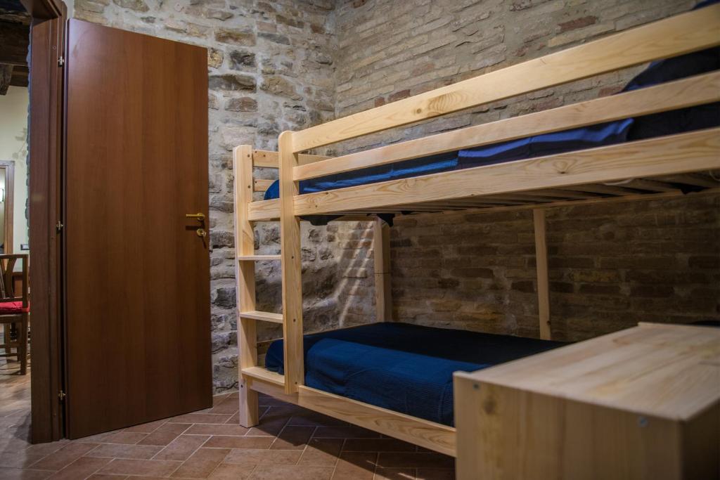 Divstāvu gulta vai divstāvu gultas numurā naktsmītnē Vecchio Forno Casa Vacanze