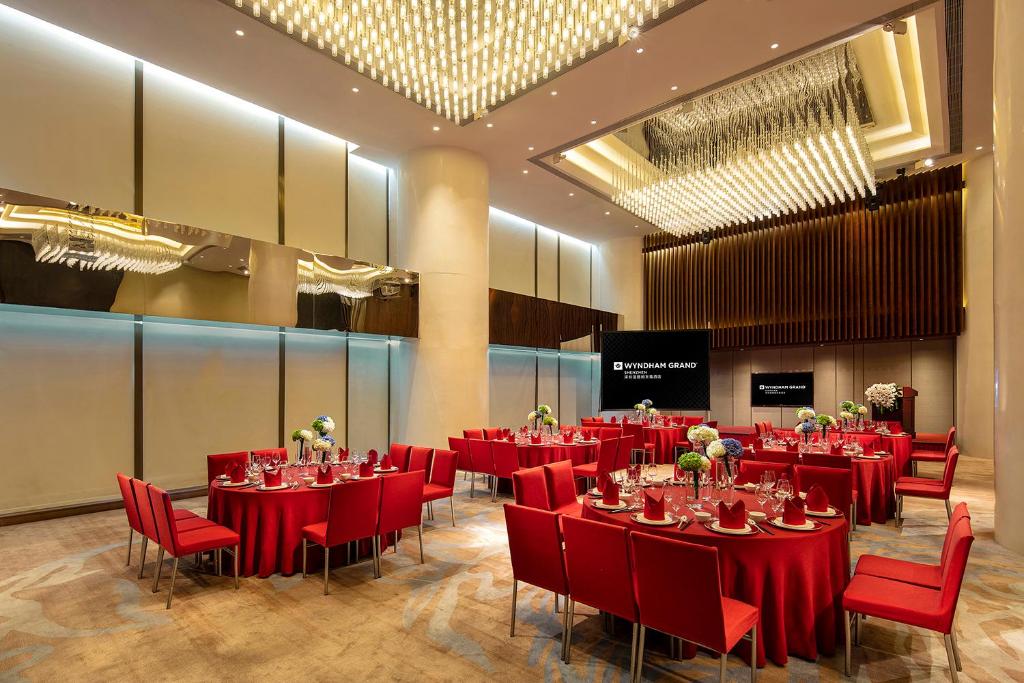 TV a/nebo společenská místnost v ubytování Shenzhen Futian Wyndham Grand