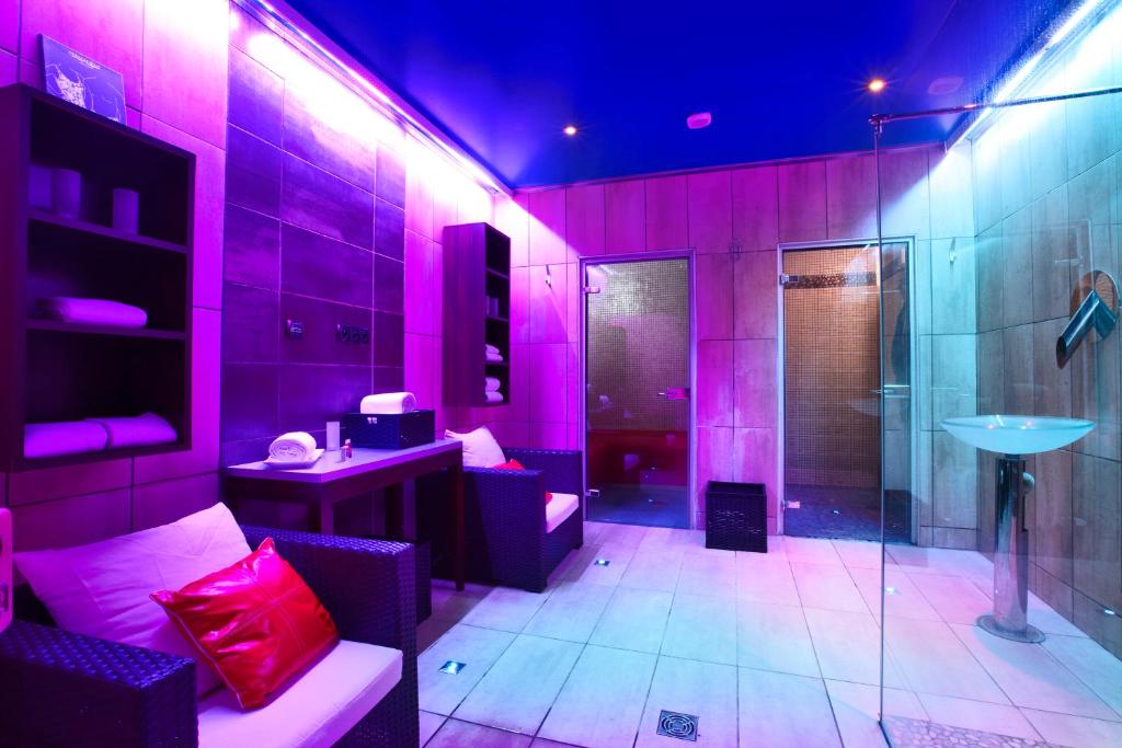 Koupelna v ubytování Enzo Hotels Reims Tinqueux by Kyriad Direct