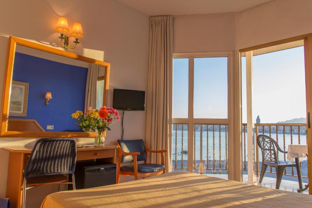 TV a/nebo společenská místnost v ubytování Hotel Colón