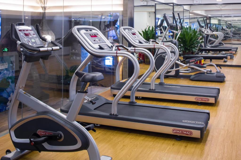 Fitness centrum a/nebo fitness zařízení v ubytování Zhuhai Palm Spring Hotel