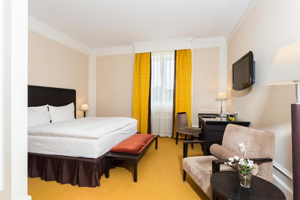 Postel nebo postele na pokoji v ubytování Hotel Euler Basel