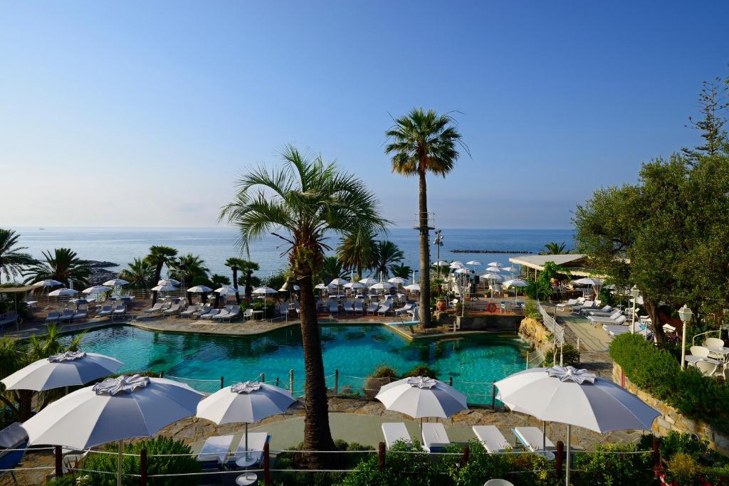 Bazén v ubytování Royal Hotel Sanremo nebo v jeho okolí