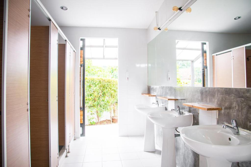 Koupelna v ubytování ChillHub Hostel Phuket