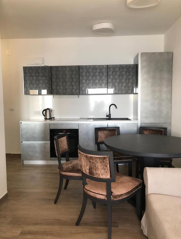 Kuchyň nebo kuchyňský kout v ubytování Apartments Toni Sea view