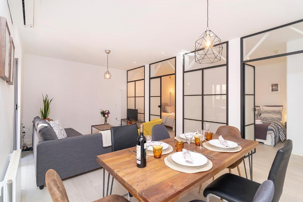 Smiling Apartment Near Puerta del Sol by Batuecas, Madrid ...