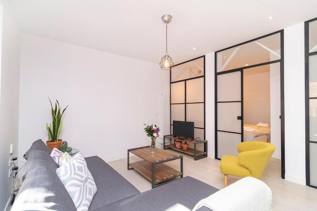 Smiling Apartment Near Puerta del Sol by Batuecas, Madrid ...
