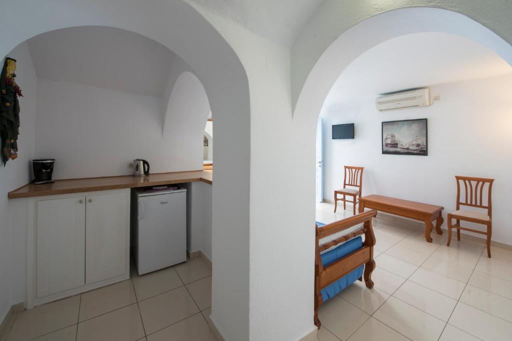 Telewizja i/lub zestaw kina domowego w obiekcie Kastro Suites