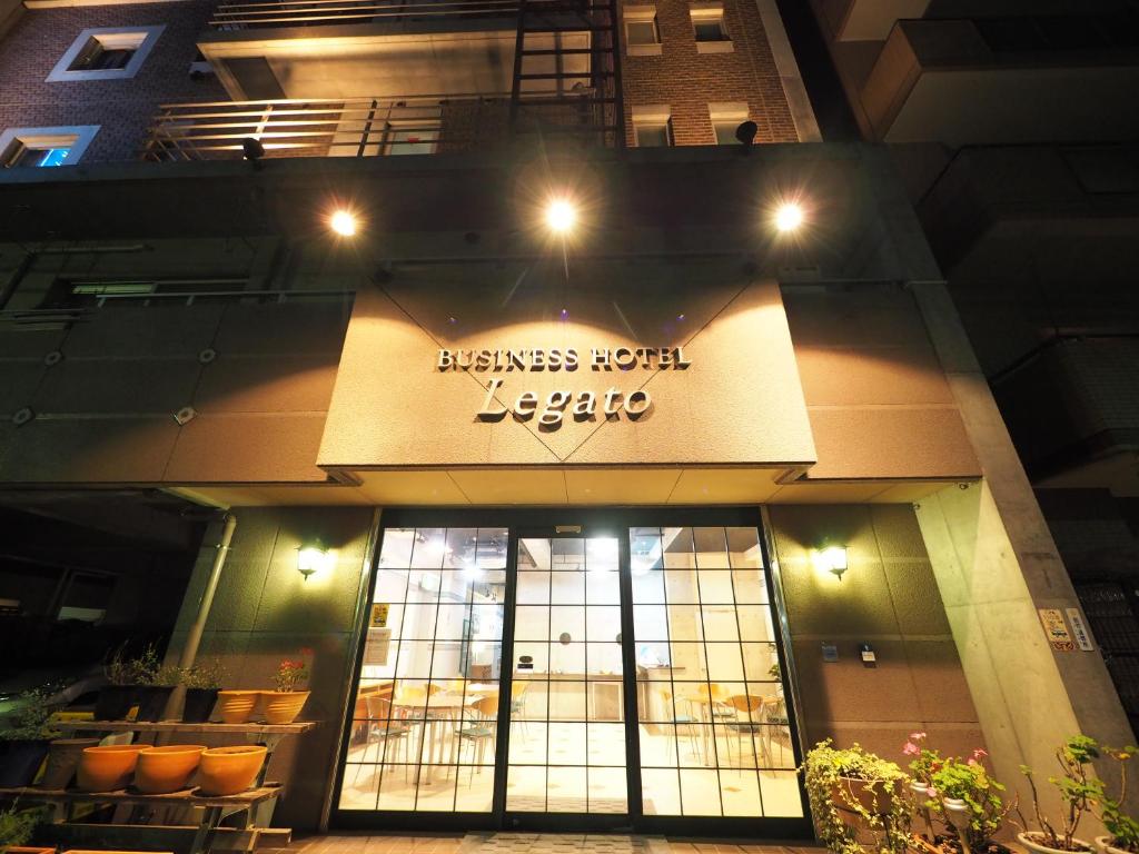 東京にあるビジネスホテル レガートの看板の建物正面