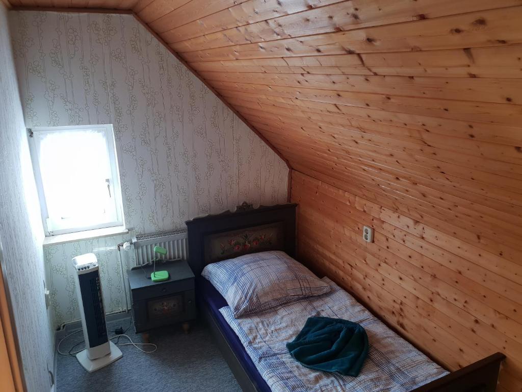 Dudu's Gästehaus - Eenpersoonskamer Met Gedeelde Badkamer