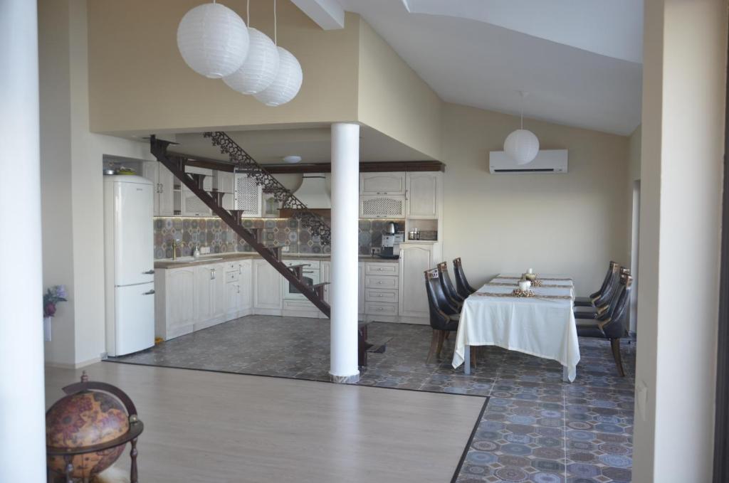 Kuchyň nebo kuchyňský kout v ubytování Ashram Hotel