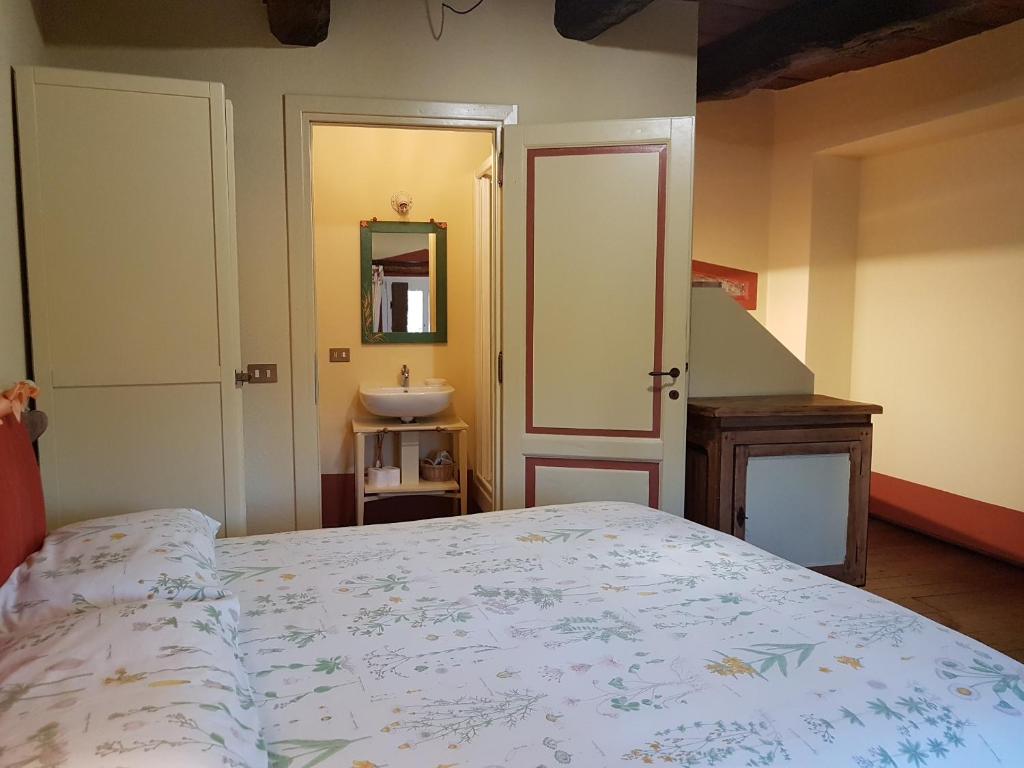 Postel nebo postele na pokoji v ubytování B&B La Cascina di Monia e Mario
