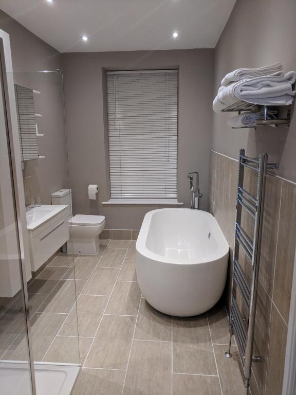 Lion House Bed & Breakfast with Restaurant - Deluxe Double Room With Bath