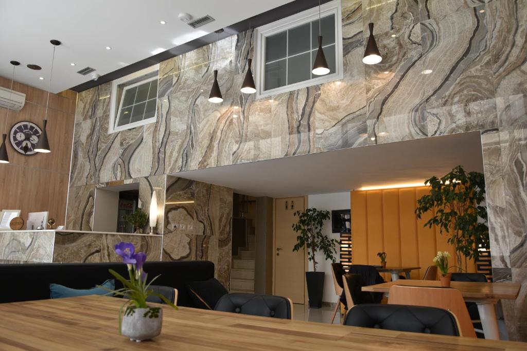 Posezení v ubytování Park Hotel Tirana