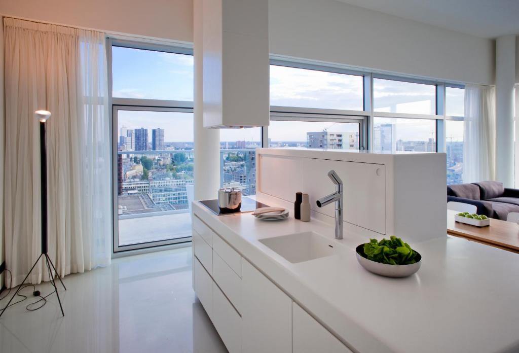 Kuchyň nebo kuchyňský kout v ubytování Urban Residences Rotterdam