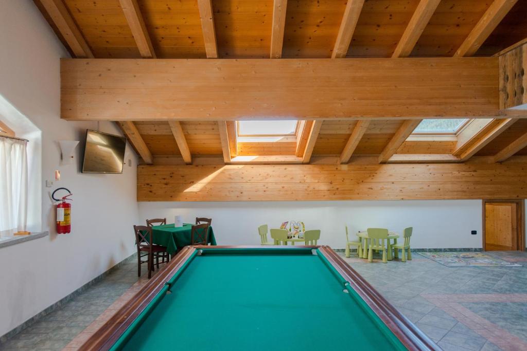 Biliár nebo kulečník v ubytování Hotel San Carlo, tra Bormio e Livigno