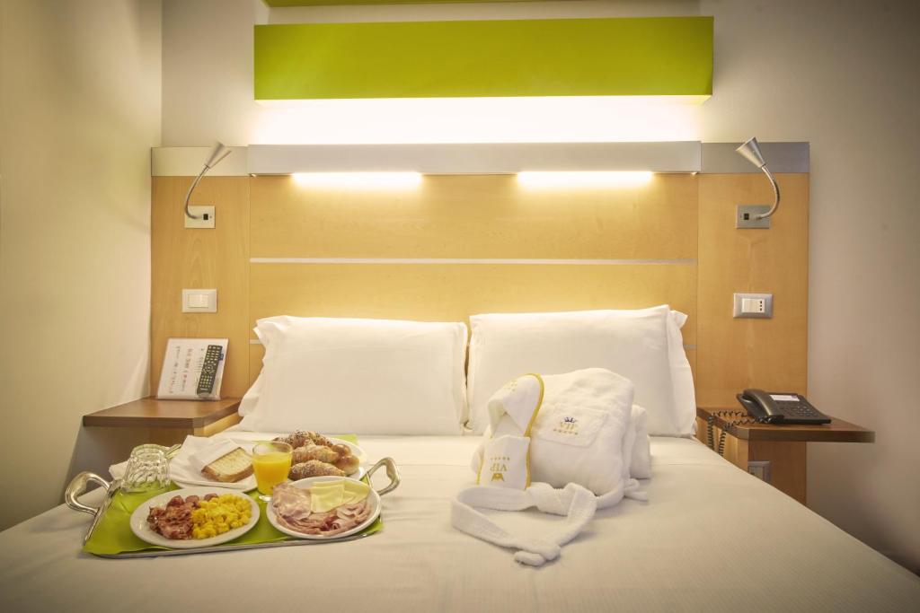 Postel nebo postele na pokoji v ubytování iH Hotels Milano Gioia
