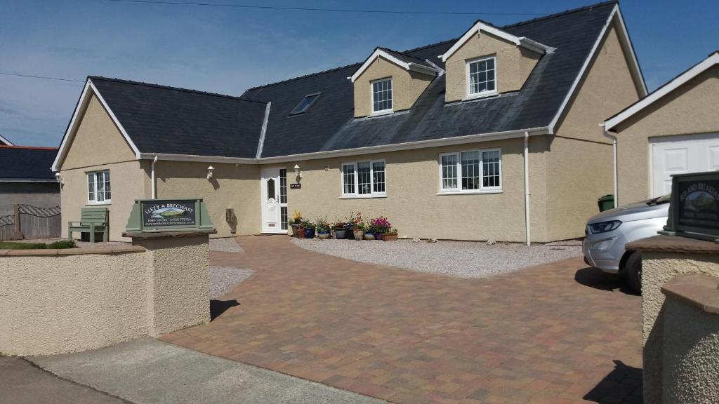 a large house with a driveway in front of it at Pen Llyn Bed and Breakfast in Dinas