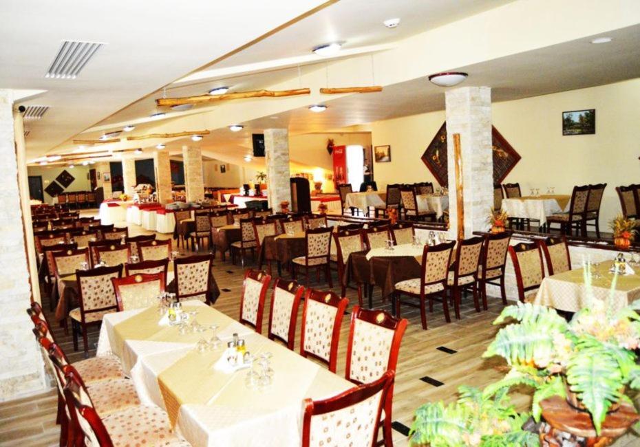 Restaurace v ubytování Puflene Resort